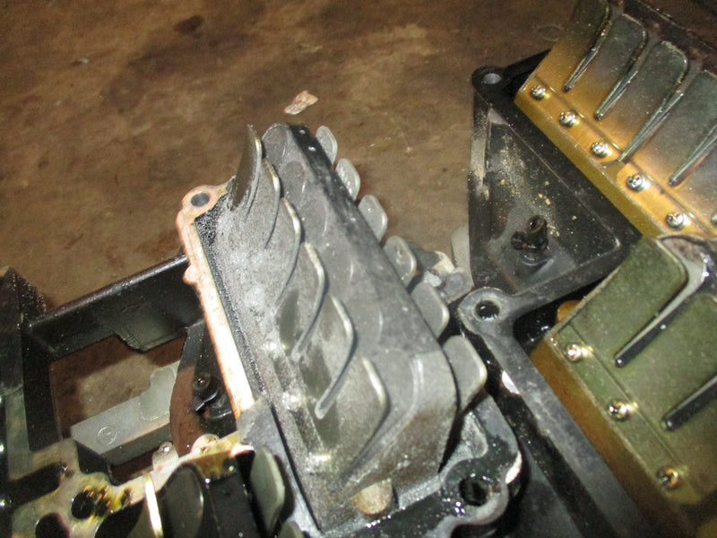 Evinrude Ficht 200hp outboard intake manifold w/ reeds and throttle body