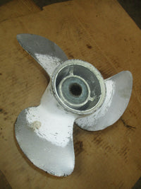 Load image into Gallery viewer, Nissan 70hp 2 stroke outboard aluminum prop
