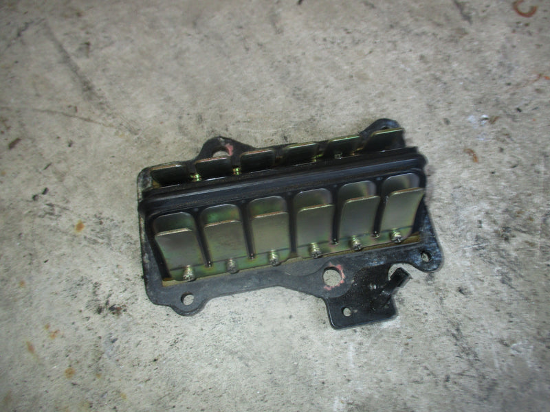 Mercury outboard intake manifold w/ reeds (42471)