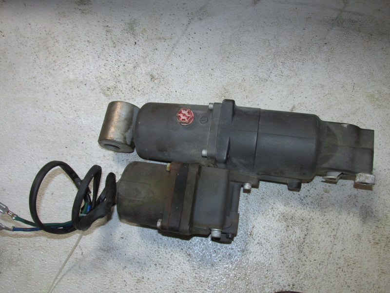 Suzuki DF90 90HP 4 Stroke Outboard Tilt trim unit