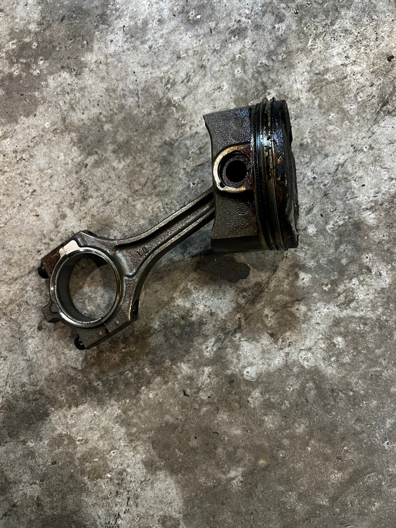 Yamaha 200hp 4 stroke outboard piston and rod (6P2-10)