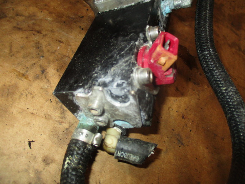 Mercury 115hp optimax 2 stroke outboard fuel rail and injector set