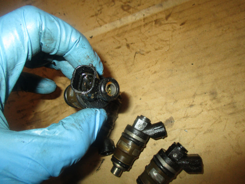 Suzuki DT140 140hp outboard fuel injector set (15710-94900)