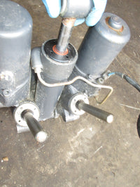 Load image into Gallery viewer, Yamaha 300hp HPDI outboard tilt trim unit 60V-43800-00-4D
