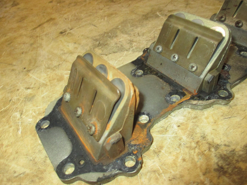 Evinrude 70hp 2 stroke outboard intake manifold with reeds (313419)