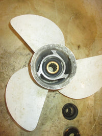 Load image into Gallery viewer, Yamaha 100hp 4 stroke outboard Aluminum propellor (13 5/8x13)
