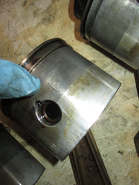 Load image into Gallery viewer, Evinrude 235hp 2 stroke outboard piston and rod set of 3 (326704)
