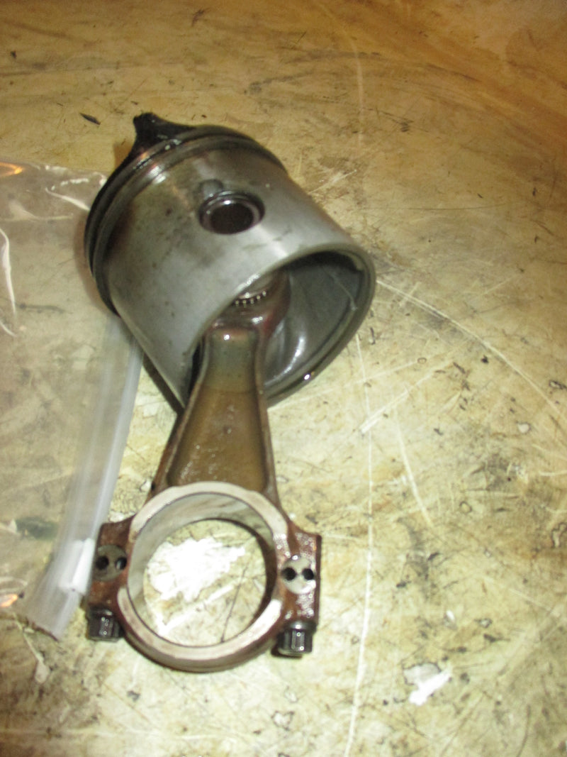 Johnson 30hp 2 Stroke outboard Piston and Rod (392621/320953)