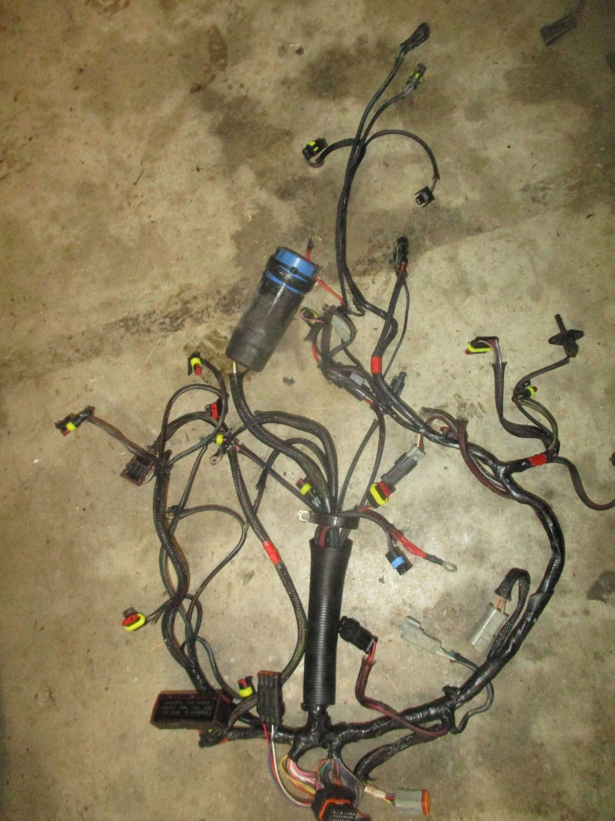 Evinrude 115 Etec 2 stroke outboard engine wiring harness (587004)