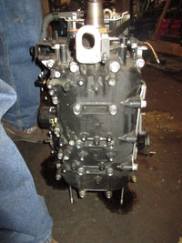 Load image into Gallery viewer, Yamaha/Mercury 115hp 4 stroke outboard Crankcase powerhead
