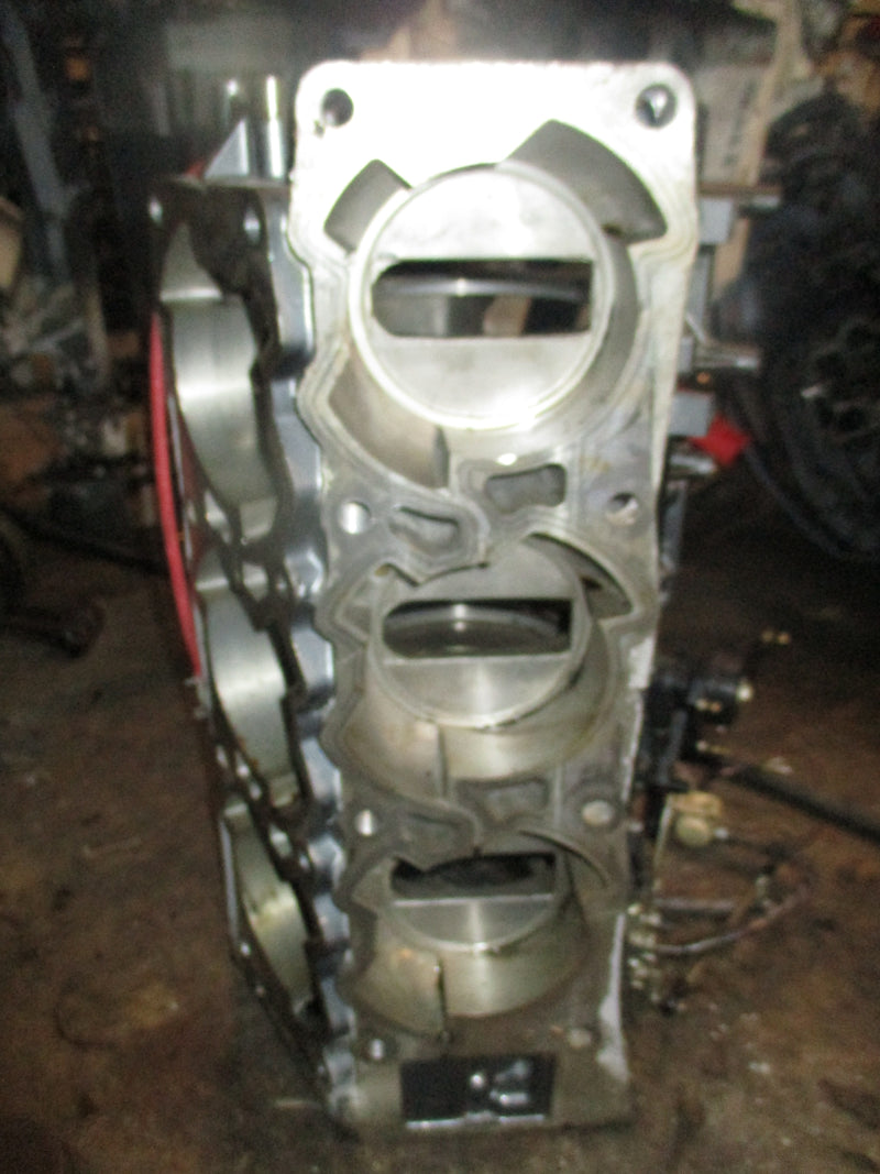 Suzuki DT150 150hp outboard crankcase (11300-88D40)