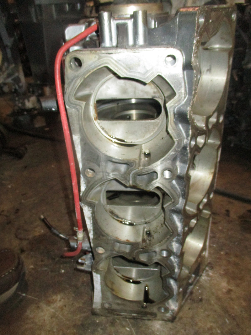 Suzuki DT150 150hp outboard crankcase (11300-88D40)