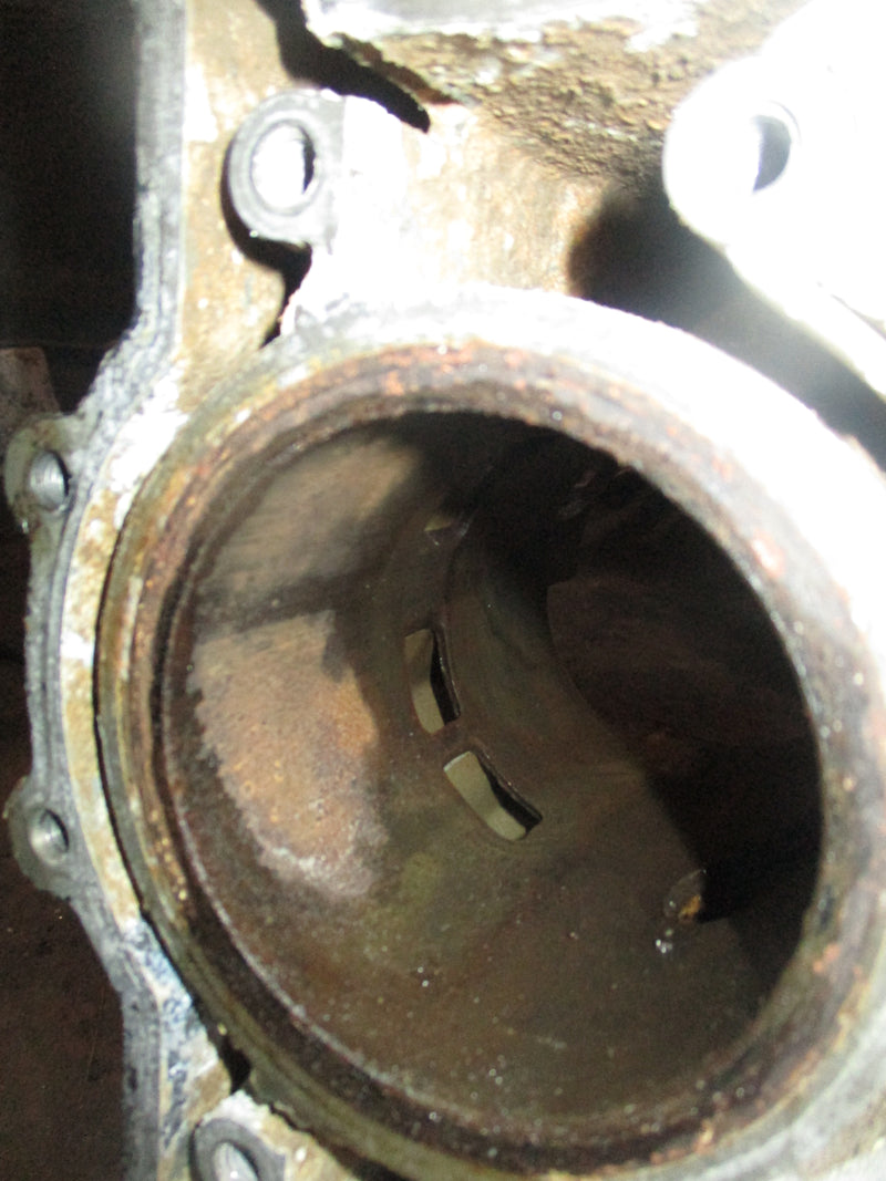 Suzuki DT150 150hp outboard starboard cylinder block