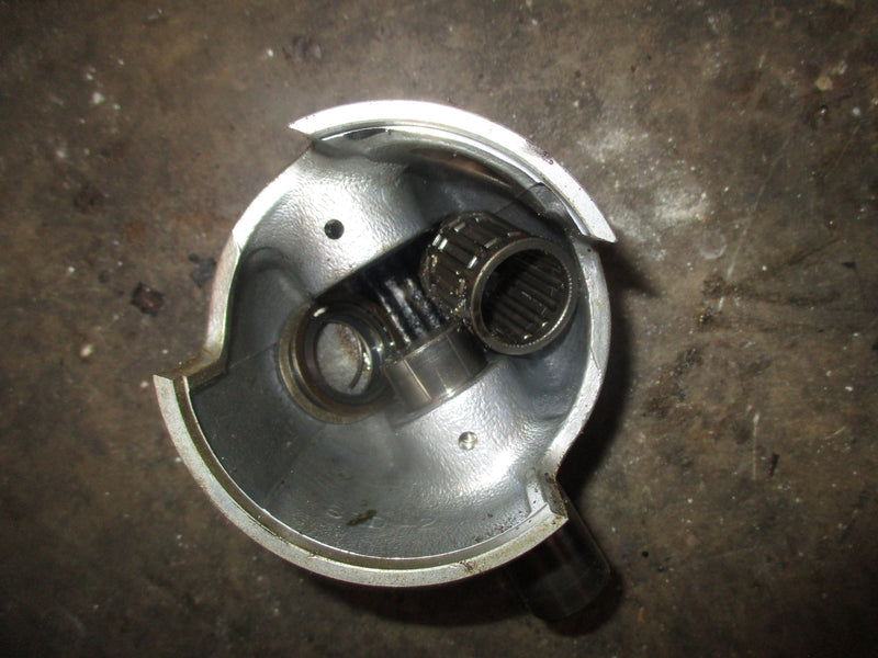 Suzuki DT150 150hp outboard starboard / right side piston (12110-88D41)