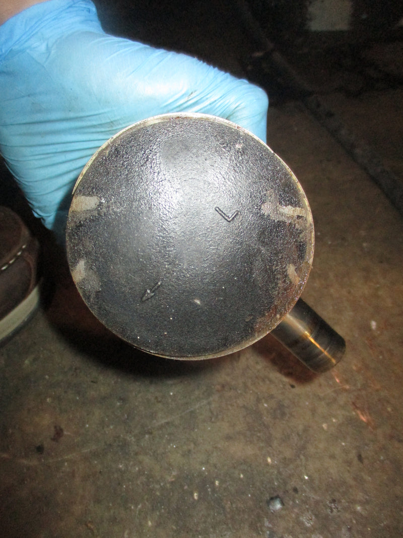 Suzuki DT150 150hp outboard port / left side piston (12120-88D41)