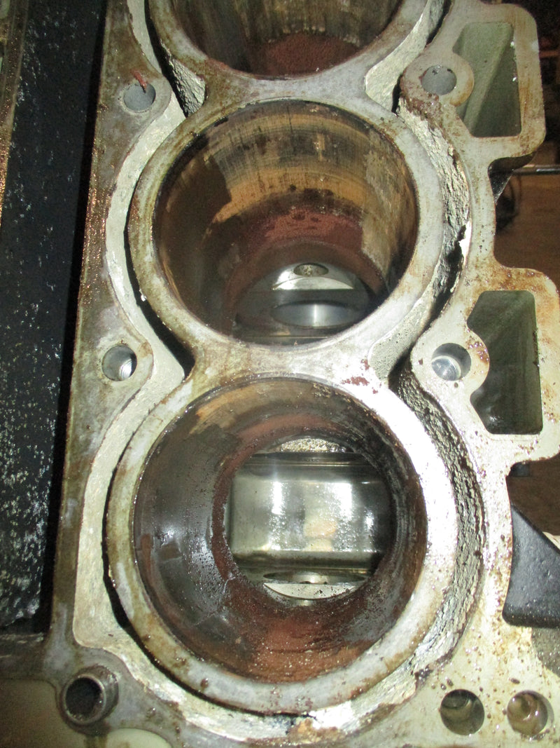 Suzuki DF 115 hp 4 stroke outboard crankcase block PARTS ONLY