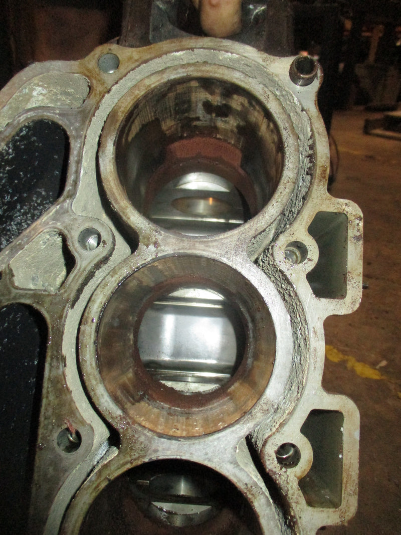 Suzuki DF 115 hp 4 stroke outboard crankcase block PARTS ONLY
