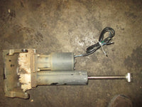 Load image into Gallery viewer, Yamaha/Mercury 115hp 4 stroke outboard tilt trim unit
