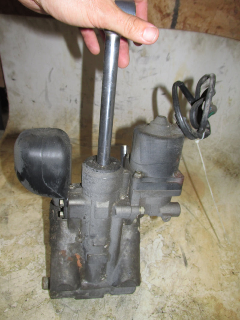 Suzuki DF140 140hp Outboard Tilt Trim Unit (48641-92J00)