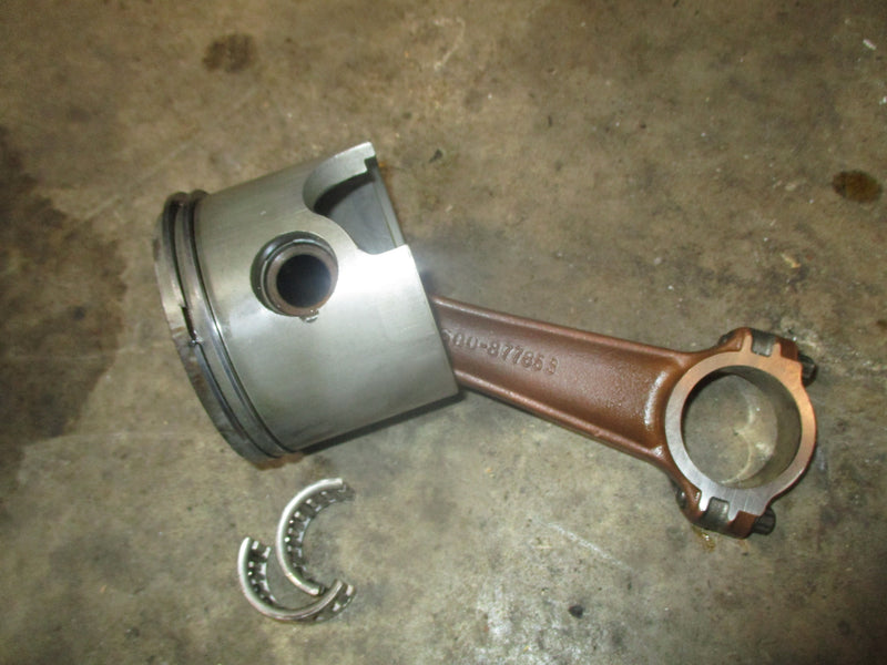 Mercury 150hp Optimax outboard Starboard 652 piston and rod