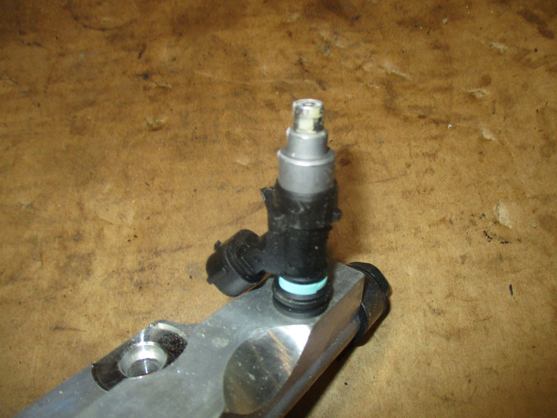 Suzuki DF 115 hp 4 stroke outboard fuel rain and injector