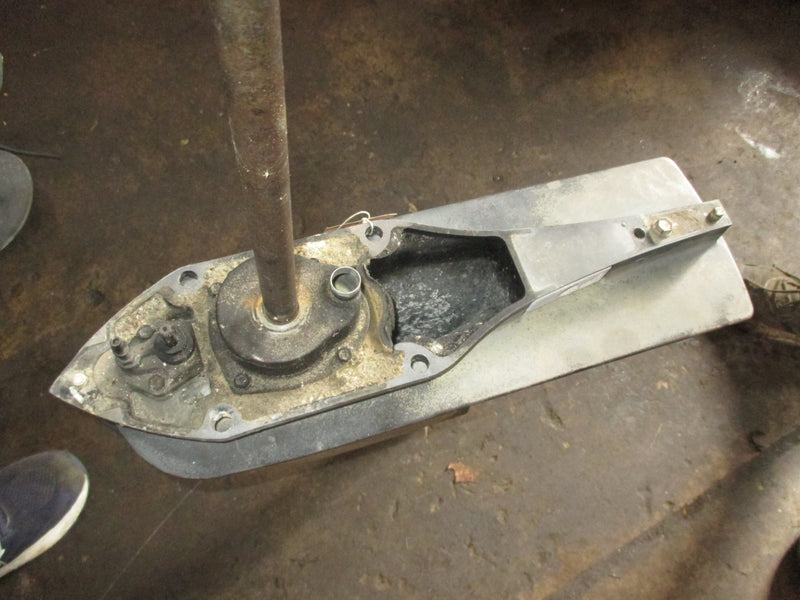 Mercury mariner 225hp 2 stroke outboard 25 inch counter rotation lower unit