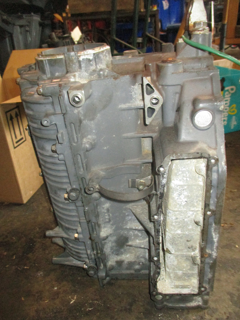 Suzuki DF90 outboard crankcase block