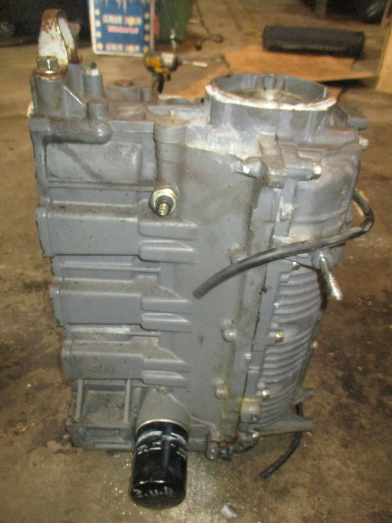 Suzuki DF90 outboard crankcase block
