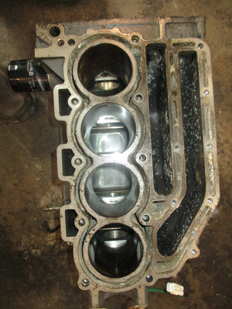 Suzuki DF90 outboard crankcase block