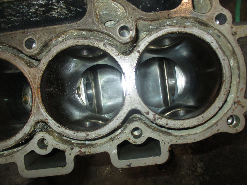 Suzuki DF90 outboard crankcase block
