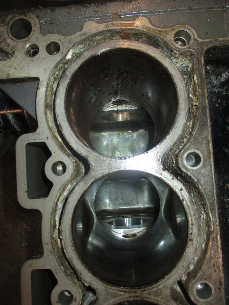 Suzuki DF90 outboard crankcase block