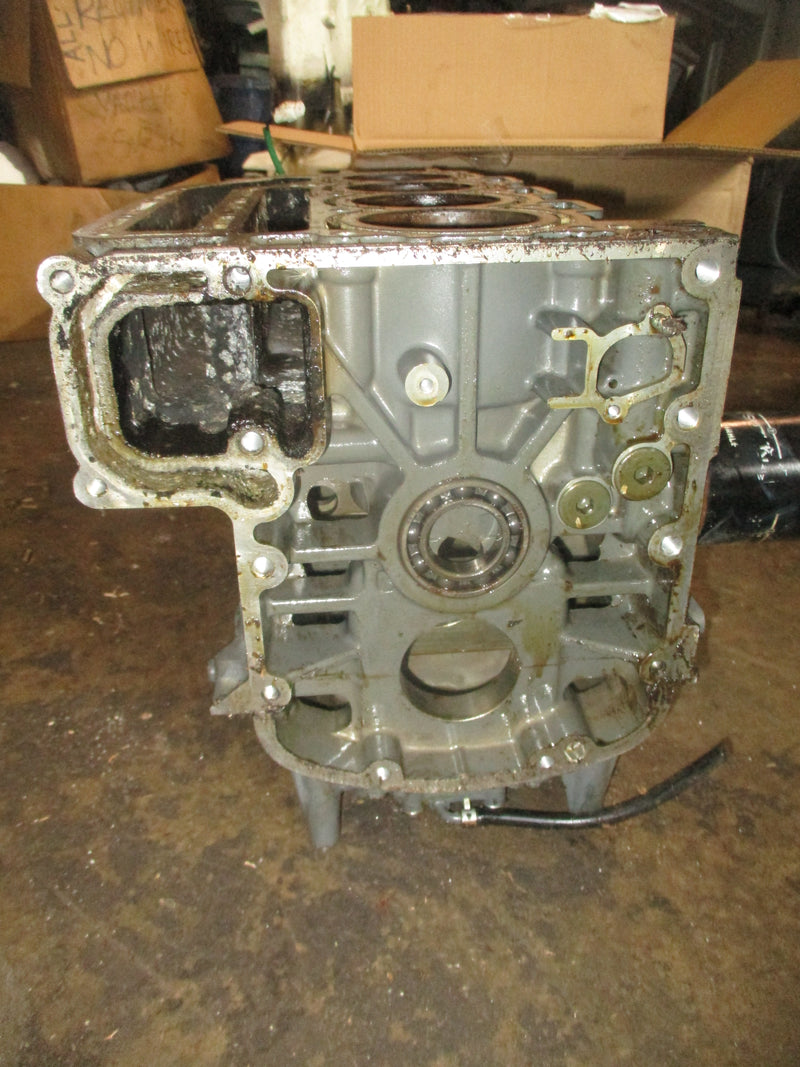 Suzuki DF90 outboard crankcase block