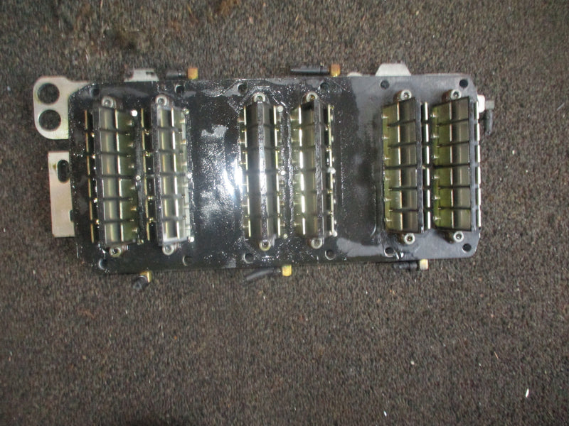 Mercury Optimax 225hp 2 stroke outboard intake manifold w/ reeds (885594T1)