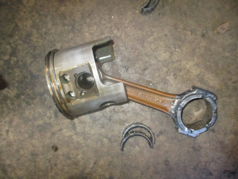 Yamaha 250hp HPDI outboard starboard piston and rod (60V-00)