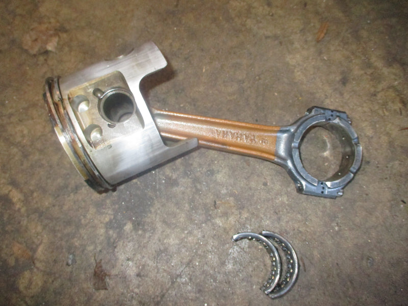 Yamaha 250hp HPDI outboard port piston and rod (60V-00)
