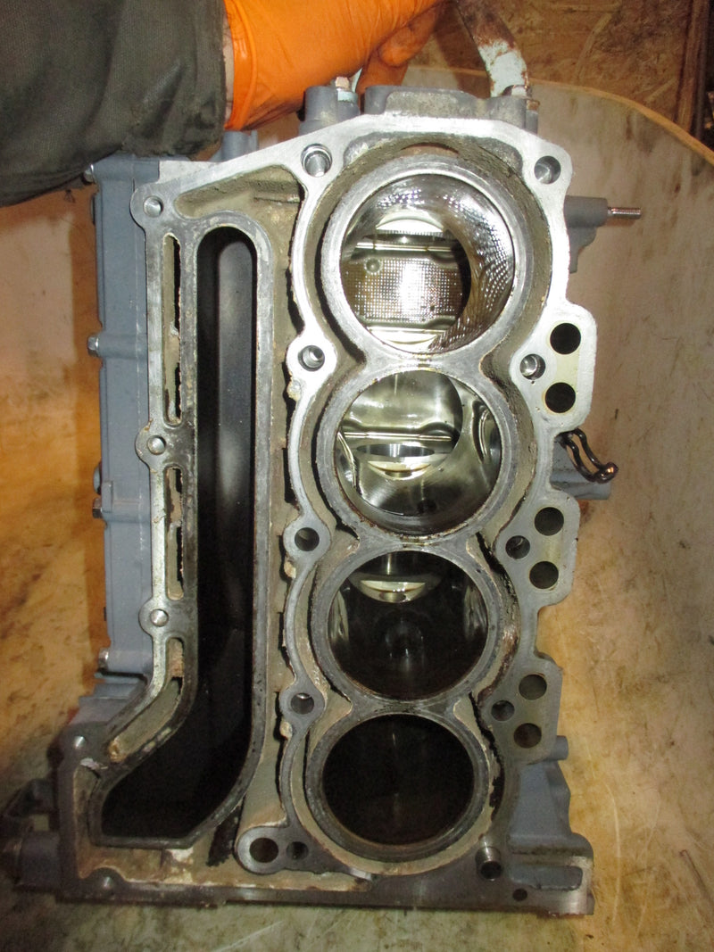 Suzuki DF90 90hp 4 stroke outboard Crankcase Block