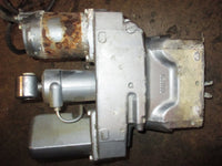 Load image into Gallery viewer, Yamaha 225hp precession blend 2 stroke outboard tilt trim unit
