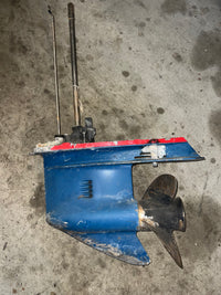 Load image into Gallery viewer, Johnson Evinrude 115hp 2 stroke outboard lower unit with 20&quot; shaft
