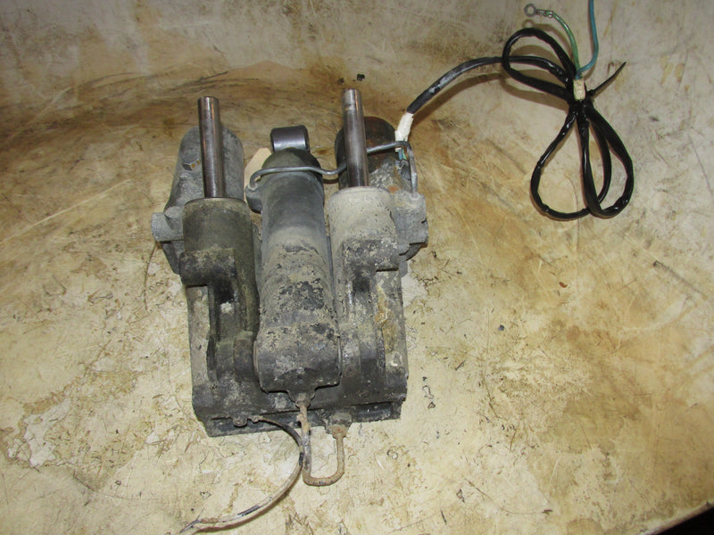 Yamaha 225hp 4 Stroke Outboard Tilt trim unit