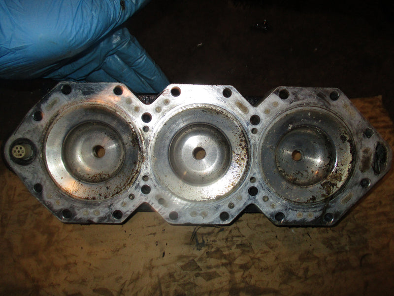 Johnson 175hp 2 stroke outboard cylinder head (338311)
