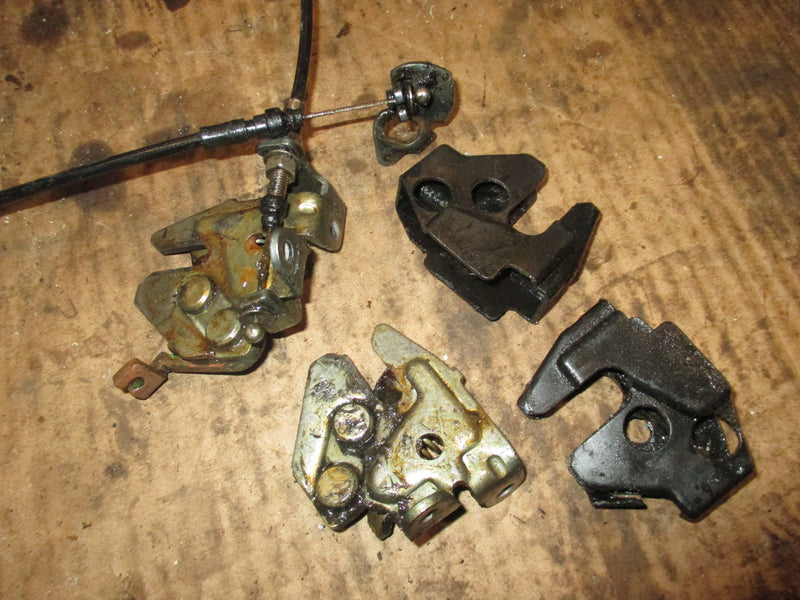 Yamaha 225hp precession blend 2 stroke outboard cowling latch set (6R3-42811-00)