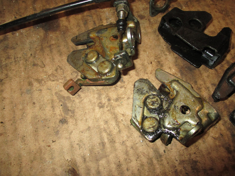 Yamaha 225hp precession blend 2 stroke outboard cowling latch set (6R3-42811-00)