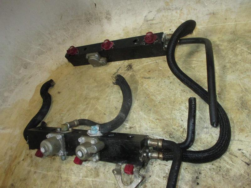 Mercury Optimax 200hp 2 Stroke outboard Fuel Rail & Injector (884429-6/884430-6)