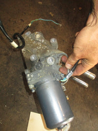 Load image into Gallery viewer, Yamaha 250hp 4 stroke outboard tilt trim unit 69J-43800-01-4D
