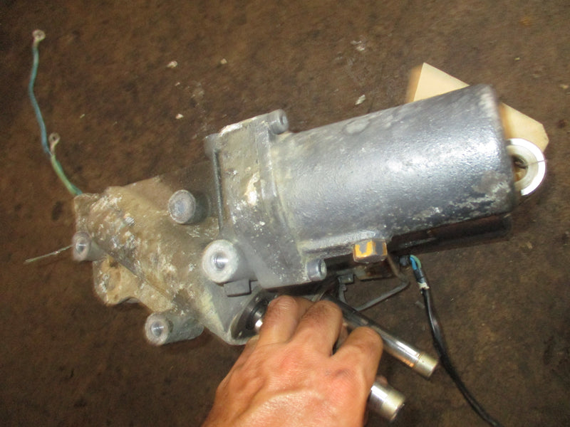 Yamaha 250hp 4 stroke outboard tilt trim unit 69J-43800-01-4D