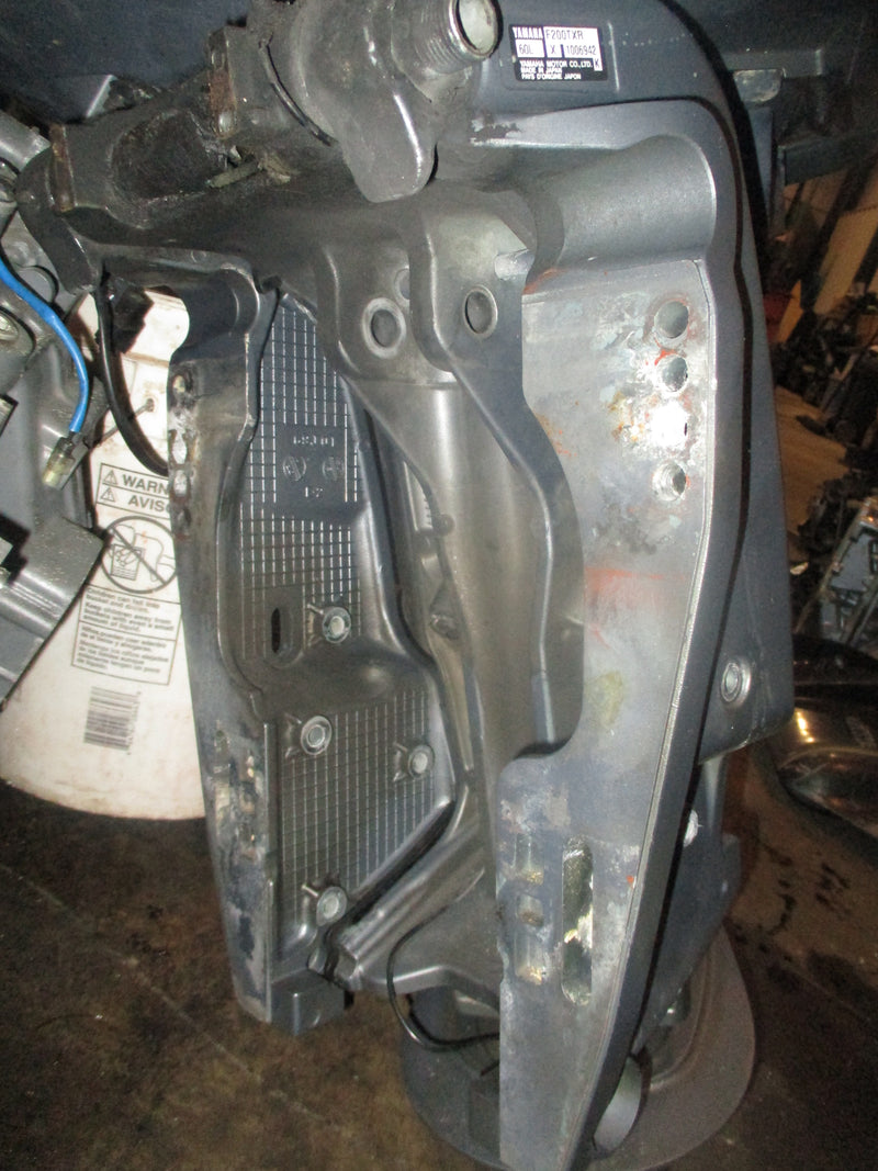 Yamaha 200hp 4 stroke outboard 25" mid section