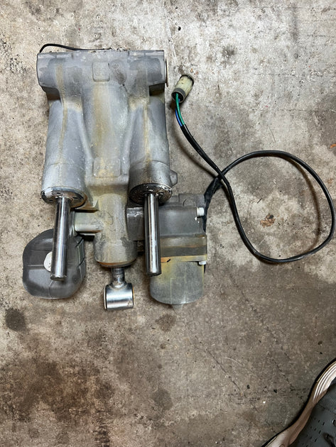 Johnson Suzuki 140hp 4 stroke outboard SHOWA tilt trim unit | Strouds ...