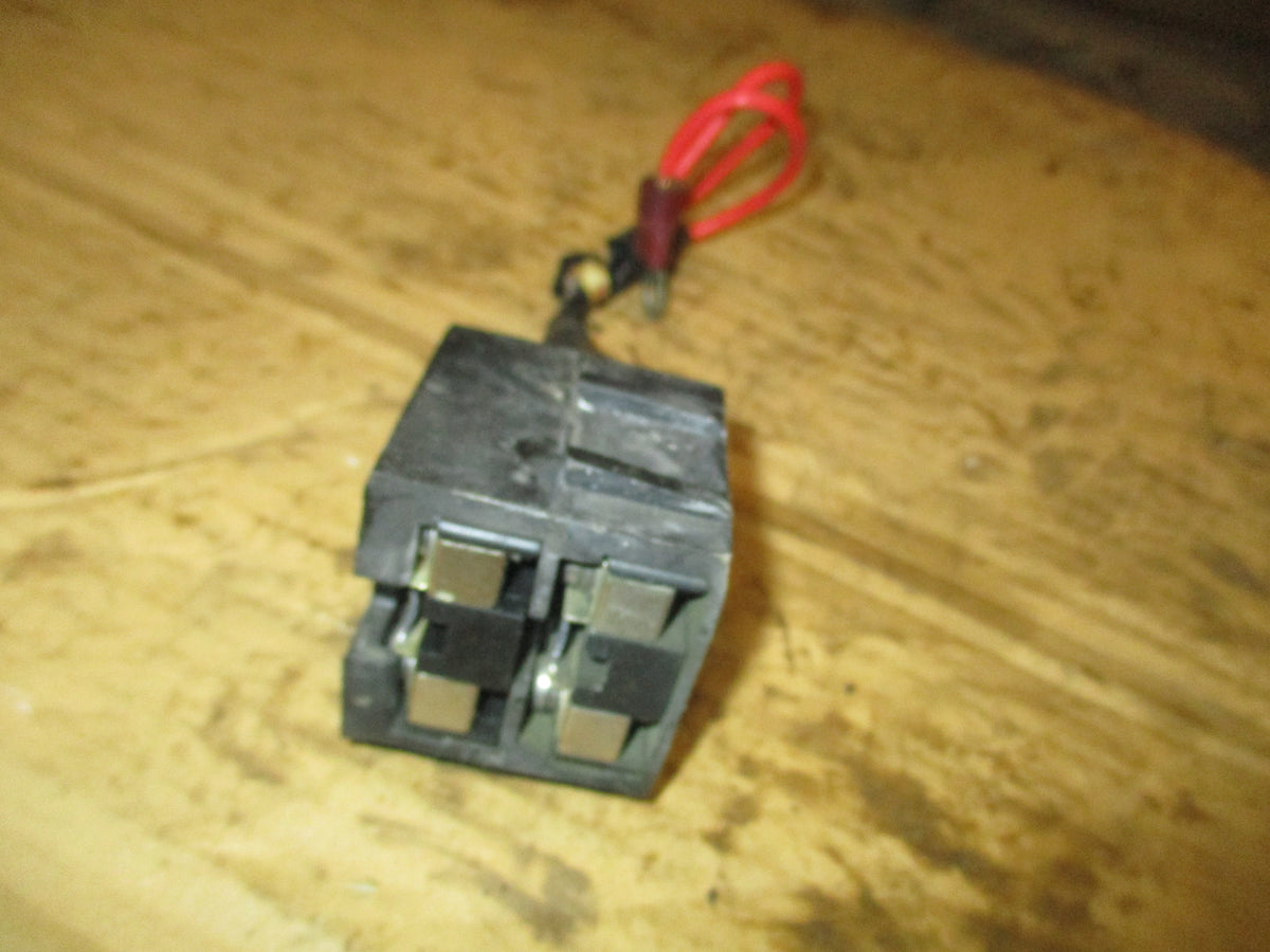 Yamaha OX66 250hp 2 stroke outboard fuse box with 2 fuses (61A-82150-00-00)