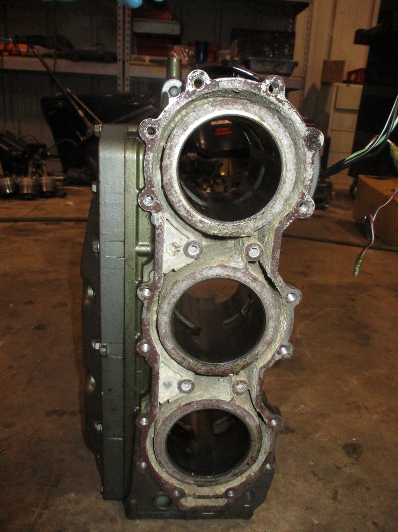 Suzuki DT200 200hp outboard port cylinder block