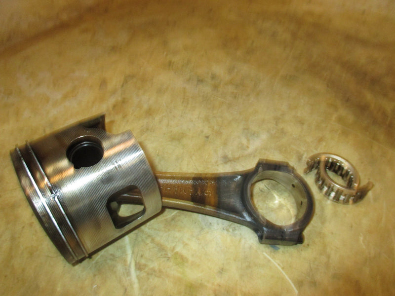 Yamaha 150hp 2 stroke outboard oversized starboard piston and rod (314652)